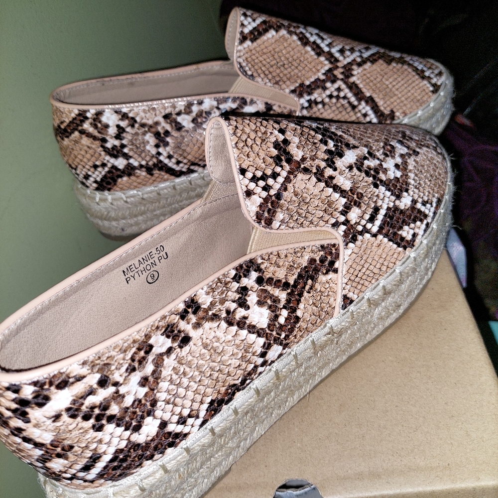 Shoes - Picture 3 of 4